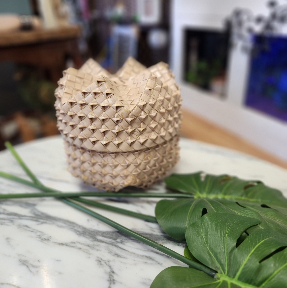 Vintage Hawaiian Hand Woven Natural LAUHALA 6 point Star Basket